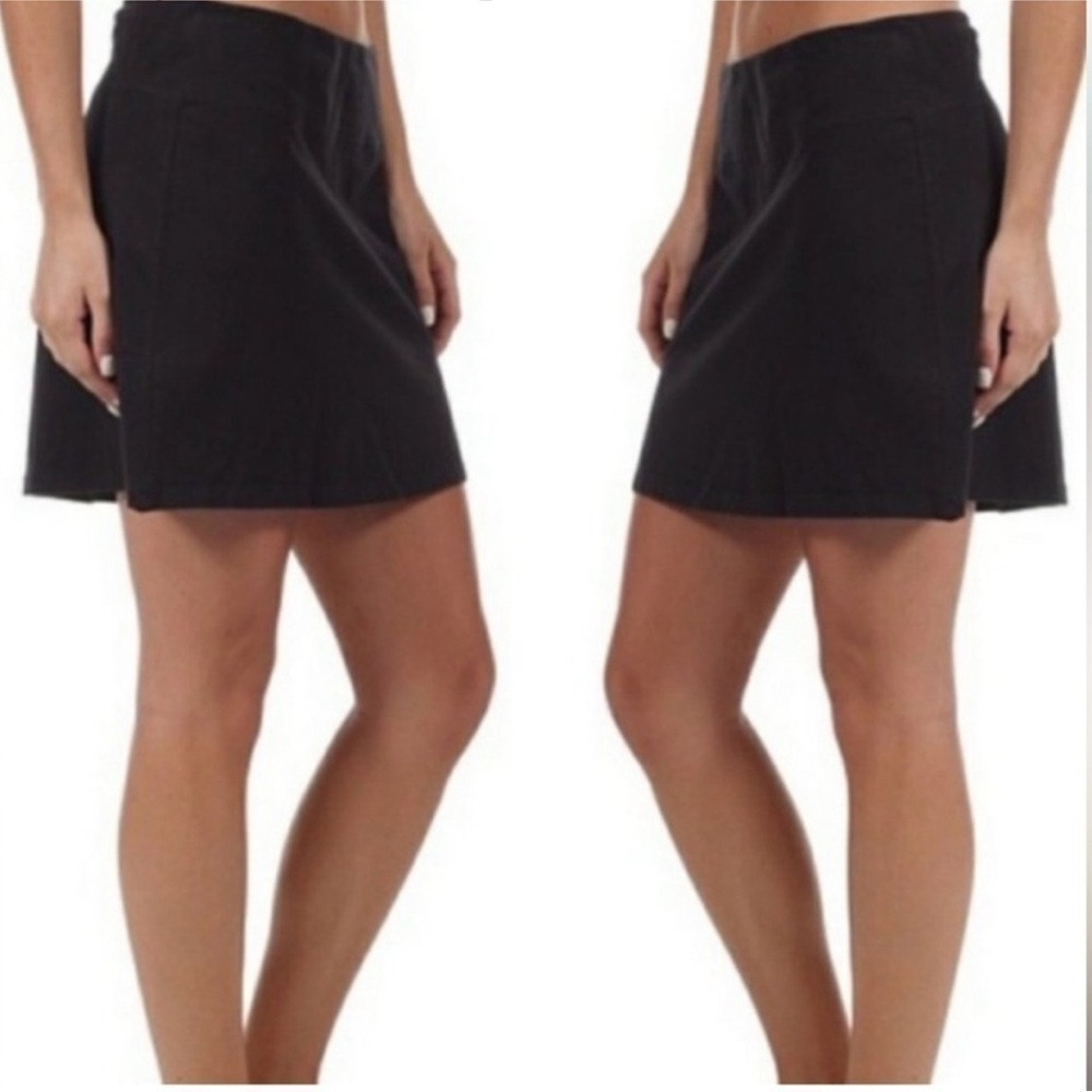 Patagonia Skort lightweight black zippered pocket zipper side vents 4